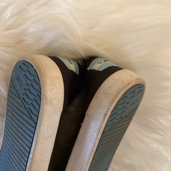 Tom’s slip on shoe Woman’s 7.5 black with white soles slightly used - Picture 5 of 16